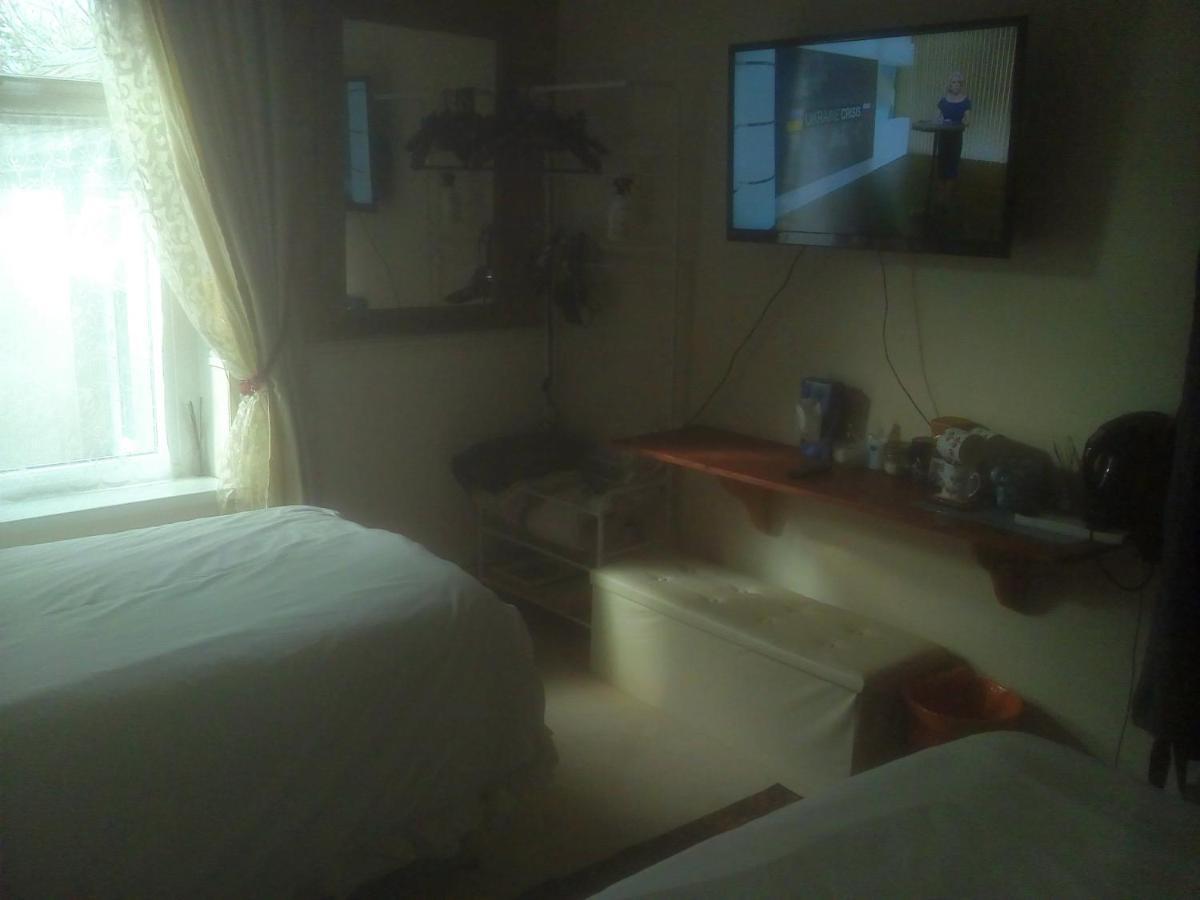 The Principality 2 Singles Bedroom Кардифф Экстерьер фото